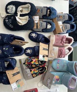Lote 26 pares zapatillas infantiles ysabel mora