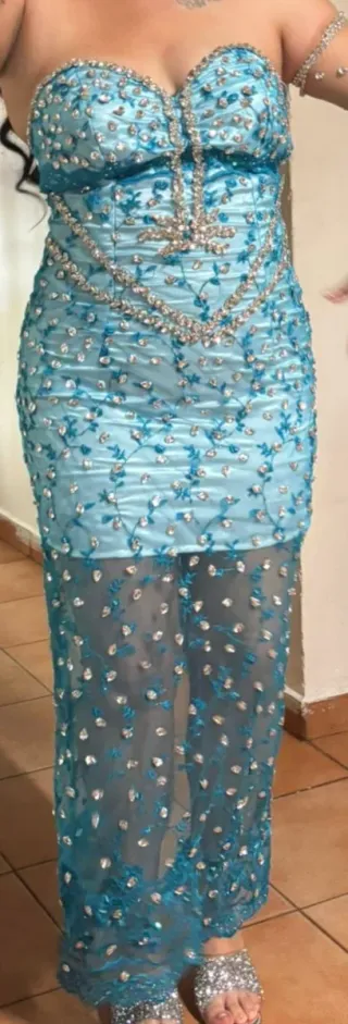 Vestido de fiesta azul con pedrería