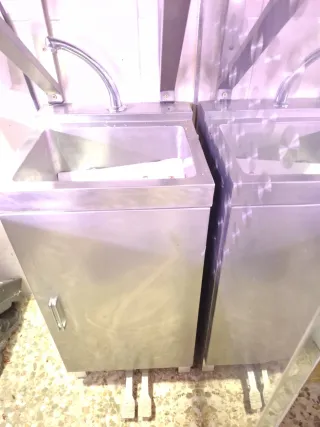 Lavabo de acero inoxidable con pedal