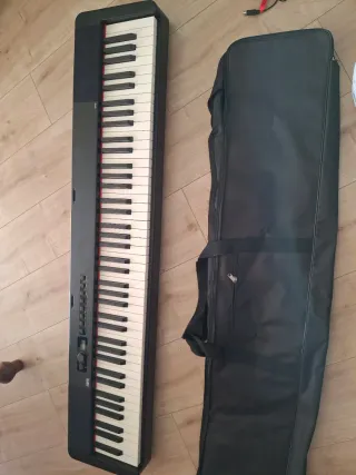 Teclado OQAN 88 teclas + funda, pedal, cargador