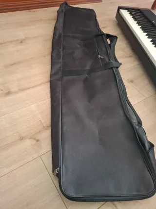 Teclado OQAN 88 teclas + funda, pedal, cargador