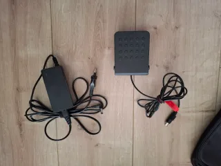 Teclado OQAN 88 teclas + funda, pedal, cargador