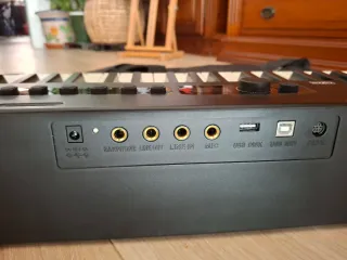 Teclado OQAN 88 teclas + funda, pedal, cargador