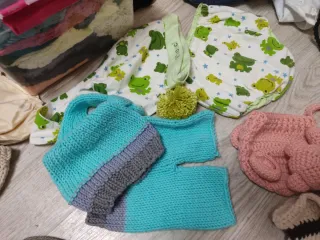 Set di abbigliamento neonato all'uncinetto