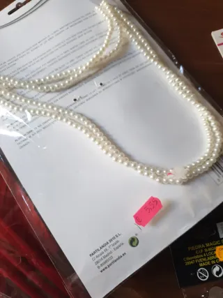 Lote artículos de Carnaval: Plumas y Collar