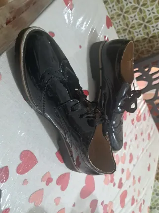 Scarpe stringate nere lucide donna