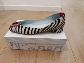 Manoletinas cebra con detalle pedrería