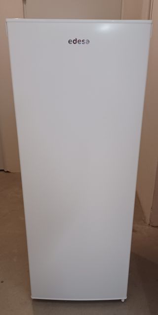 Congelador Vertical Edesa Blanco