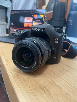 Sony Alpha 68 + Objetivo 18-55mm