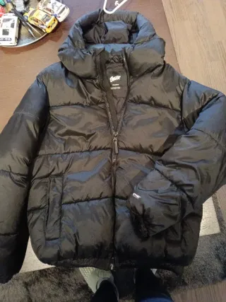 Plumas Pull&Bear negra