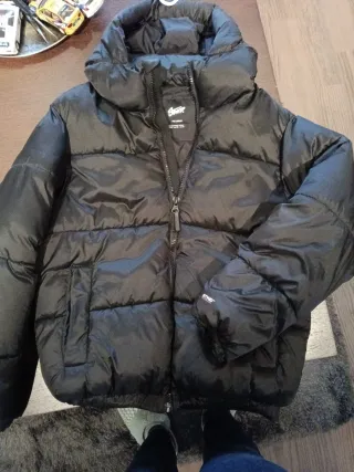 Plumas Pull&Bear negra