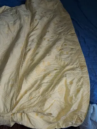 Colcha 1.35 cm beige y amarillo