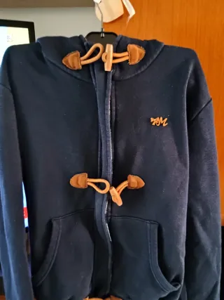 Felpa blu con chiusura a bottoni