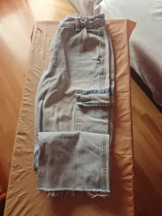 Pantalón vaquero ancho de tiro bajo.