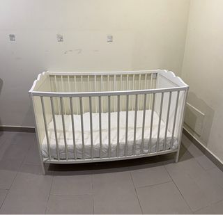 Cuna IKEA blanca con colchón