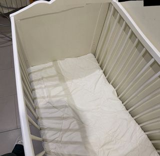 Cuna IKEA blanca con colchón