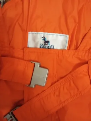 Pantalón de esquí naranja y gris