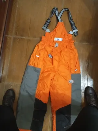 Pantalón de esquí naranja y gris