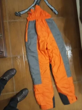 Pantalón de esquí naranja y gris