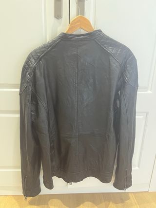 Cazadora de piel hombre negra