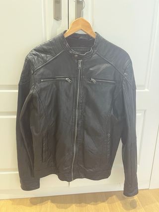 Cazadora de piel hombre negra