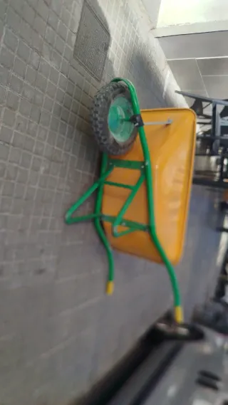 Carretilla amarilla buen estado