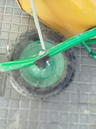 Carretilla amarilla buen estado