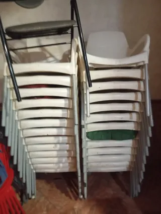 6 Mesas de Acero y Sillas