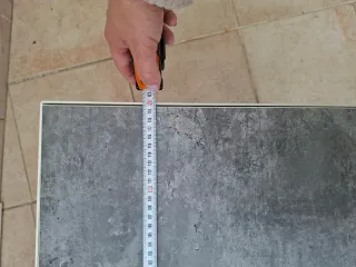 Mesa baja moderna gris y blanca rectangular