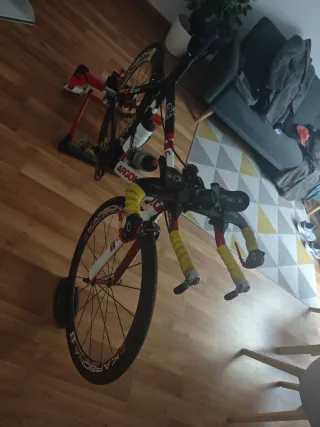 Bicicleta de carbono Argon 18 E80 contrarreloj