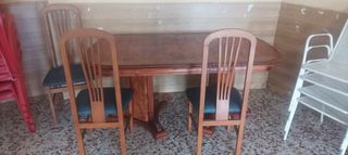 Mesa de madera con 6 sillas
