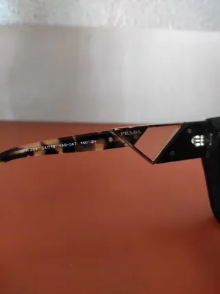 Occhiali da sole Prada neri e marroni