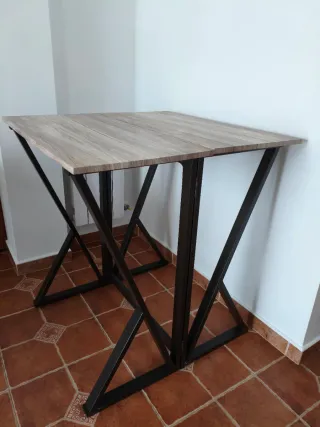 Mesa alta madera y metal