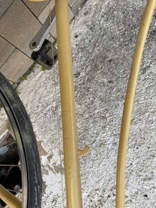 Bicicleta clásica amarilla