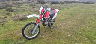 Yamaha TTR 600 Enduro Roja y Blanca