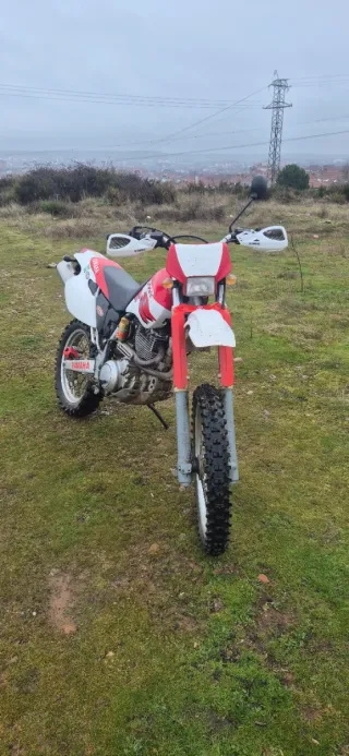 Yamaha TTR 600 Enduro Roja y Blanca