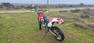 Yamaha TTR 600 Enduro Roja y Blanca