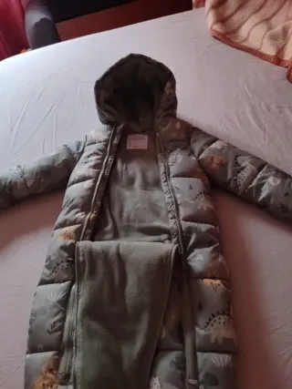 Buzo bebé nuevo 12-18 meses dinosaurios