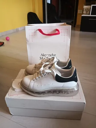 Scarpe Alexander McQueen bianche e nere