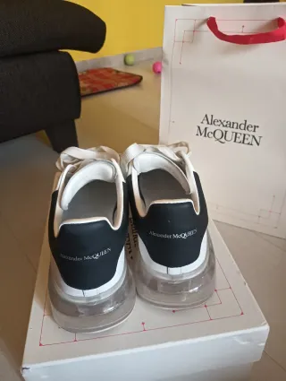 Scarpe Alexander McQueen bianche e nere