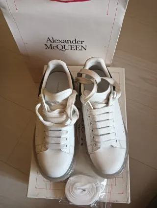 Scarpe Alexander McQueen bianche e nere