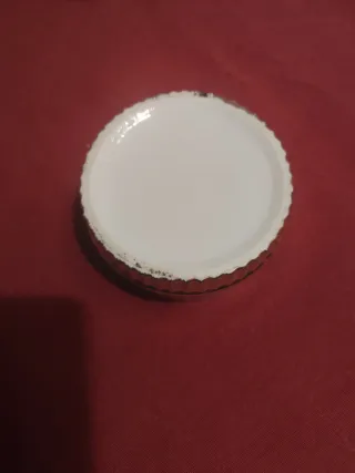 Antiguo conjunto de tres piezas de porcelana oro