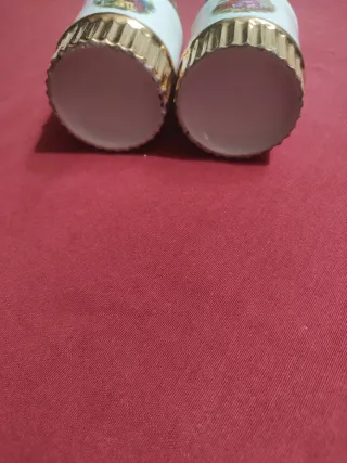 Antiguo conjunto de tres piezas de porcelana oro