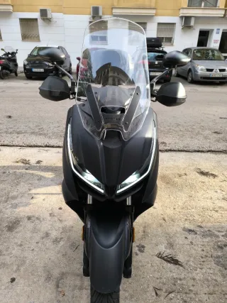 Zontes 350D Maxi Scooter Negra
