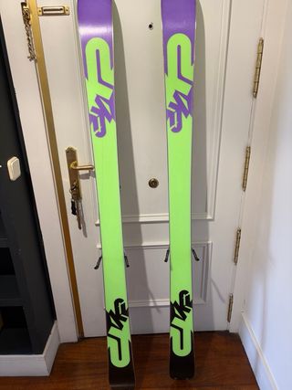 Esquís K2 Domain 164 con fijaciones Marker