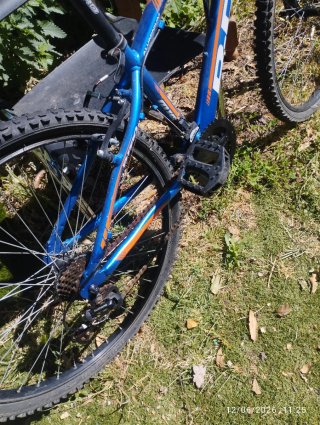 Bicicleta de Montaña Azul y Naranja