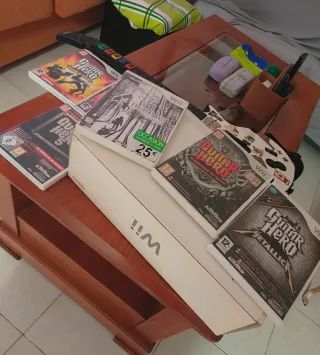 Pack Wii: Consola, Guitarra, Juegos y Adaptador TV