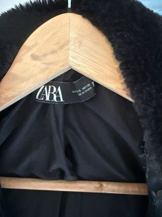 Abrigo de pelo en color negro