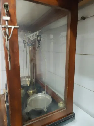 Balanza de precisión antigua