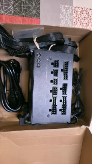 Fuente alimentación Gigabyte P750GM 80+ Gold PSU